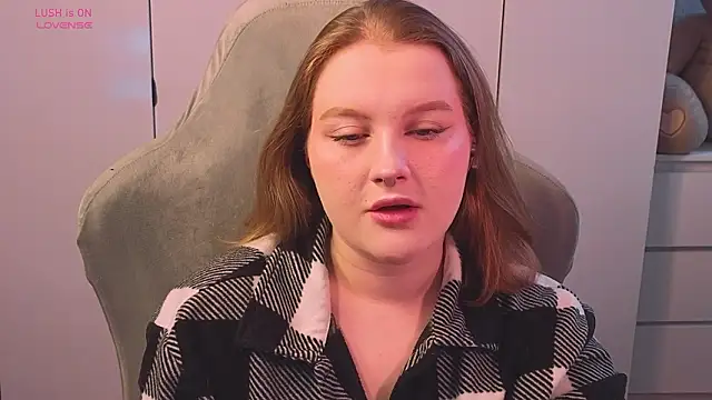 Snapshot of Ol1via chatting on February 4, 1:00 am Ol1via online show from February 4, 1:00 am