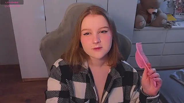 Snapshot of Ol1via chatting on February 7, 1:31 am Ol1via online show from February 7, 1:31 am