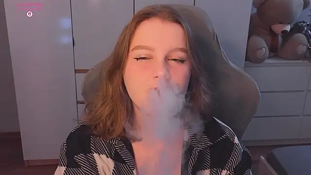 Snapshot of Ol1via chatting on February 8, 1:42 am Ol1via online show from February 8, 1:42 am