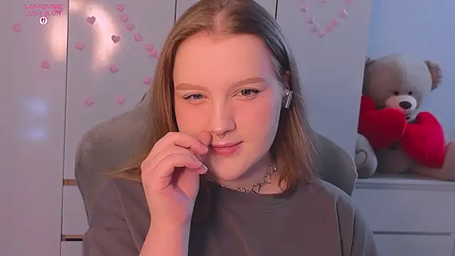 Snapshot of Ol1via chatting on February 16, 1:35 am Ol1via online show from February 16, 1:35 am