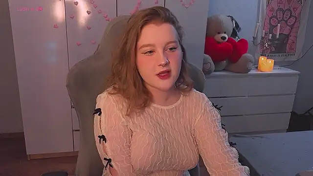 Snapshot of Ol1via chatting on February 21, 1:28 am Ol1via online show from February 21, 1:28 am