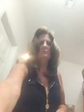 Snapshot of HotAzMilf chatting on June 4, 10:27 pm HotAzMilf online show from June 4, 10:27 pm