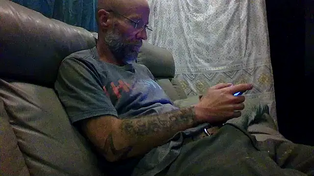 Snapshot of tittycum3636 chatting on February 11, 7:02 am tittycum3636 online show from February 11, 7:02 am