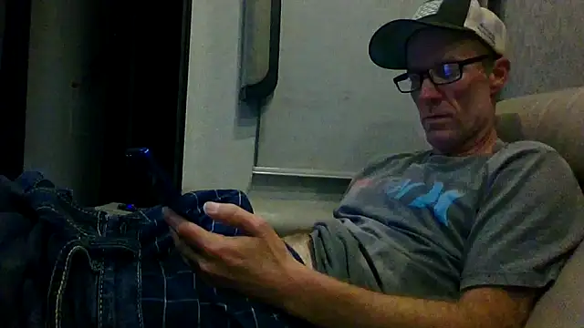 Snapshot of tittycum3636 chatting on March 15, 6:52 am tittycum3636 online show from March 15, 6:52 am