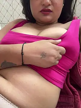 Snapshot of Curvy_Anaya chatting on April 25, 5:43 am Curvy Anaya online show from April 25, 5:43 am