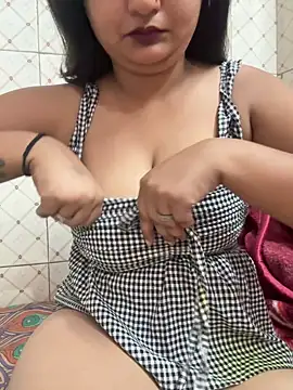 Snapshot of Curvy_Anaya chatting on May 2, 6:29 am Curvy Anaya online show from May 2, 6:29 am
