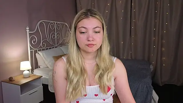 Snapshot of Angel__Grace chatting on May 18, 12:07 am Angel Grace online show from May 18, 12:07 am