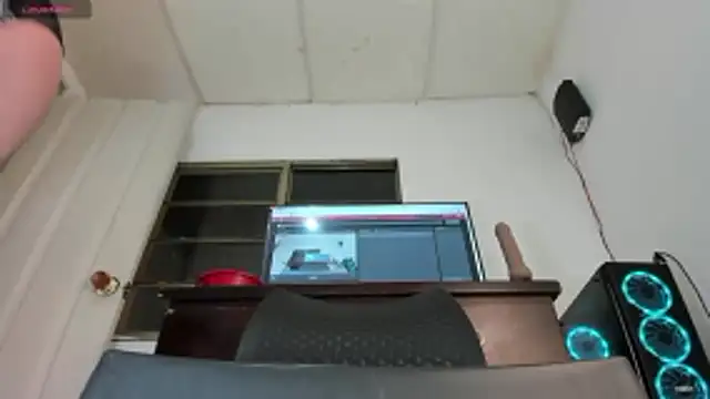 Snapshot of nickytabitch chatting on June 16, 1:41 am nickytabitch online show from June 16, 1:41 am