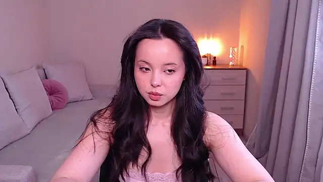 lia hetty online show from May 3, 3:07 pm