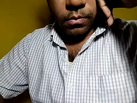 Snapshot of Lucky___05 chatting on July 7, 8:51 am Lucky 05 online show from July 7, 8:51 am