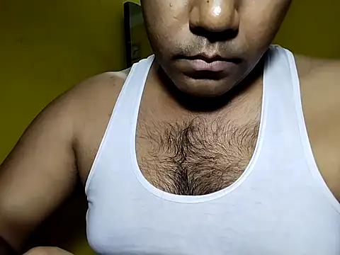 Snapshot of Lucky___05 chatting on August 3, 11:15 am Lucky 05 online show from August 3, 11:15 am