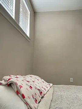 Snapshot of Angeliccreamyrican chatting on February 12, 8:04 pm Angeliccreamyrican online show from February 12, 8:04 pm