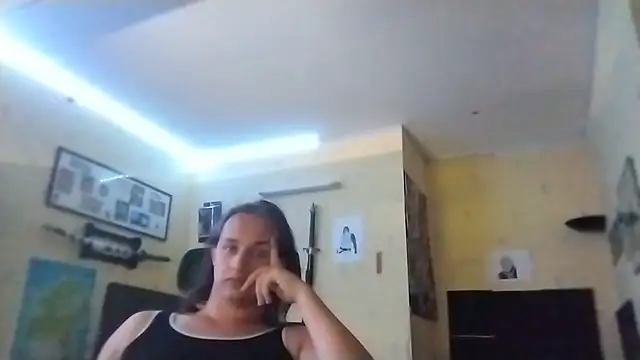 julialafemboy59 online show from August 3, 1:49 pm