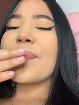 Snapshot of DulcePiink chatting on February 14, 7:54 pm DulcePiink online show from February 14, 7:54 pm