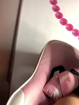 Snapshot of DulcePiink chatting on March 3, 7:53 pm DulcePiink online show from March 3, 7:53 pm