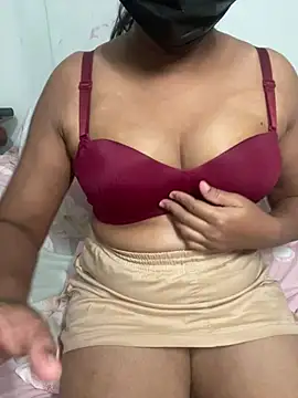 J-hens90 online show from August 3, 6:00 pm