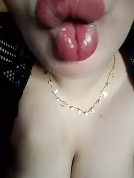 Snapshot of charmoutak_nada chatting on May 21, 1:12 am charmoutak nada online show from May 21, 1:12 am