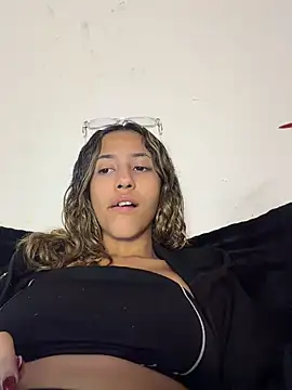 vicky bass  online show from March 11, 2:28 am