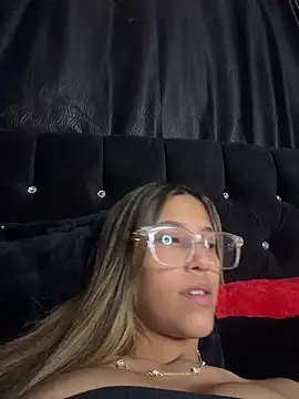 vicky bass  online show from March 17, 1:43 am