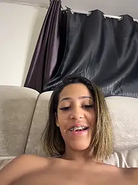 Snapshot of vicky_bass_ chatting on June 29, 12:06 am vicky bass online show from June 29, 12:06 am