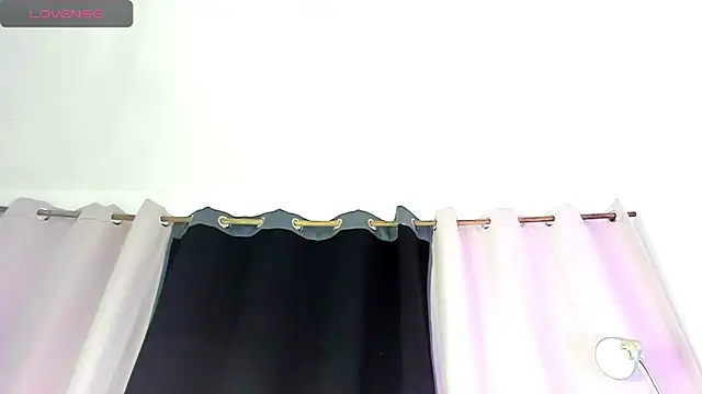 Snapshot of Megan_VixenX chatting on February 26, 9:03 pm Megan VixenX online show from February 26, 9:03 pm