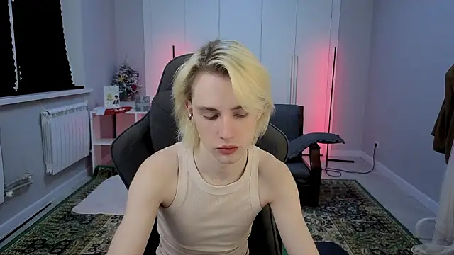 lucidangelok1 online show from March 17, 11:35 am