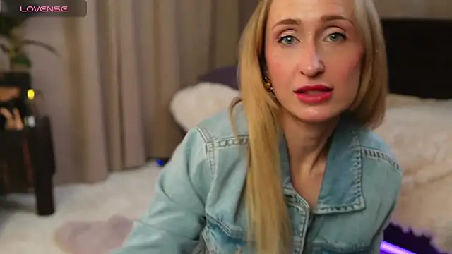 Emely Moon online show from April 25, 6:38 pm