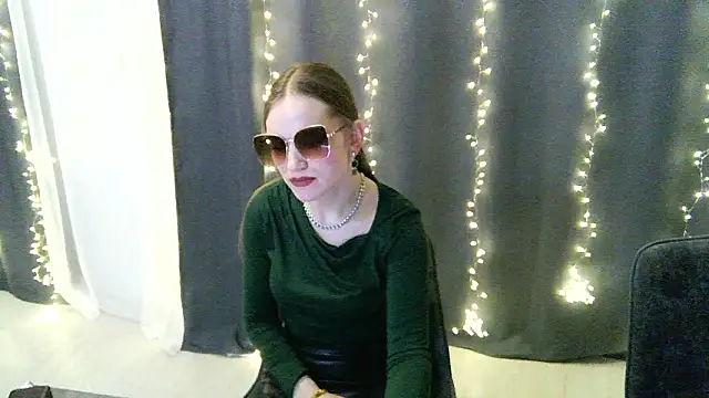 Snapshot of ZaraCharming chatting on February 18, 6:48 pm ZaraCharming online show from February 18, 6:48 pm