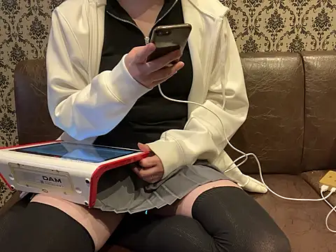 Snapshot of pon05240 chatting on June 30, 2:18 pm pon05240 online show from June 30, 2:18 pm