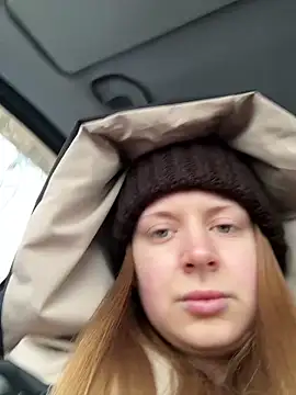 Snapshot of BlondeHott chatting on February 3, 6:40 am BlondeHott online show from February 3, 6:40 am