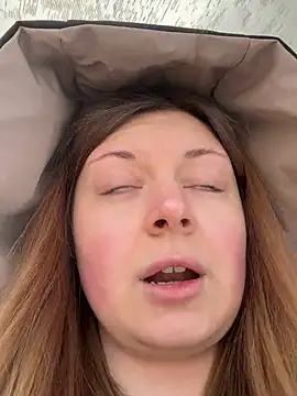 Snapshot of BlondeHott chatting on February 9, 6:50 am BlondeHott online show from February 9, 6:50 am