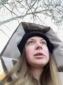 Snapshot of BlondeHott chatting on February 22, 5:30 am BlondeHott online show from February 22, 5:30 am