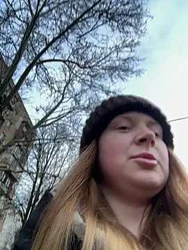 Snapshot of BlondeHott chatting on February 24, 5:16 am BlondeHott online show from February 24, 5:16 am