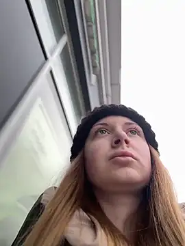 Snapshot of BlondeHott chatting on February 25, 5:50 am BlondeHott online show from February 25, 5:50 am