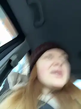 Snapshot of BlondeHott chatting on March 4, 6:19 am BlondeHott online show from March 4, 6:19 am