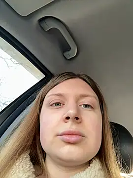 Snapshot of BlondeHott chatting on March 13, 6:31 am BlondeHott online show from March 13, 6:31 am