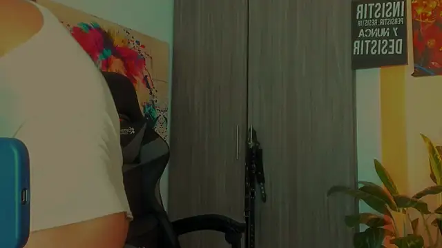 Snapshot of Miller_dominant chatting on February 4, 11:05 am Miller dominant online show from February 4, 11:05 am