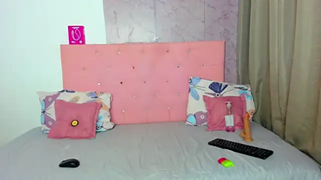 Snapshot of alessia_villa_ chatting on April 10, 5:01 am alessia villa online show from April 10, 5:01 am