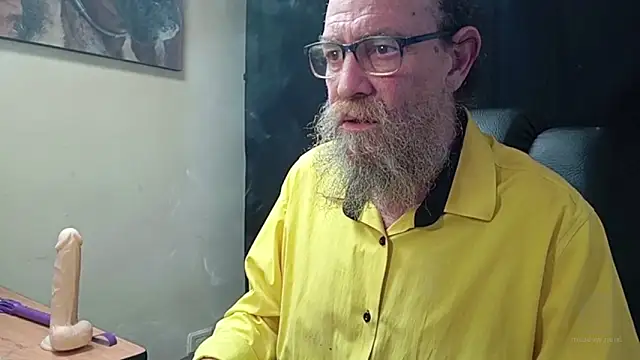 Snapshot of Uncle_Hottie chatting on March 26, 6:35 pm Uncle Hottie online show from March 26, 6:35 pm
