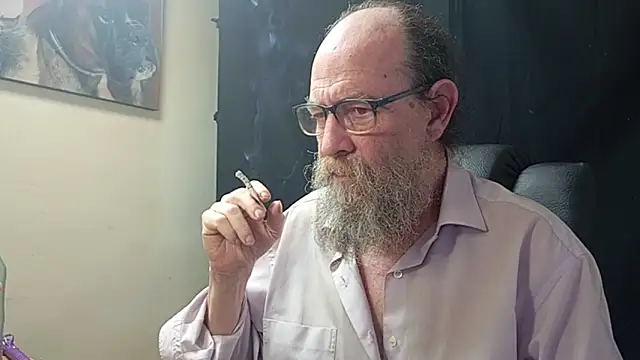 Snapshot of Uncle_Hottie chatting on March 27, 5:34 pm Uncle Hottie online show from March 27, 5:34 pm