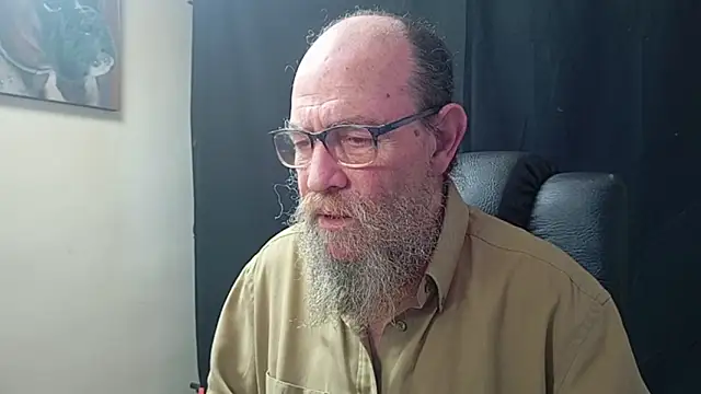 Snapshot of Uncle_Hottie chatting on April 7, 4:51 pm Uncle Hottie online show from April 7, 4:51 pm
