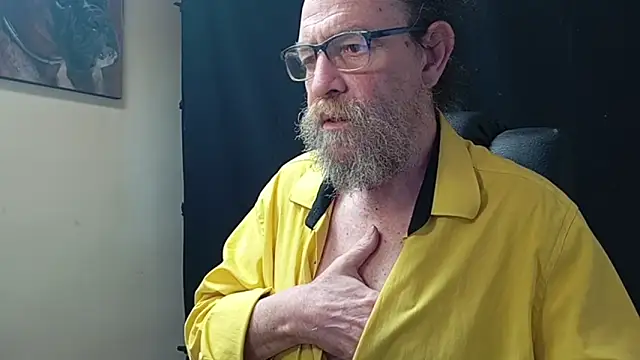 Snapshot of Uncle_Hottie chatting on April 12, 4:45 pm Uncle Hottie online show from April 12, 4:45 pm