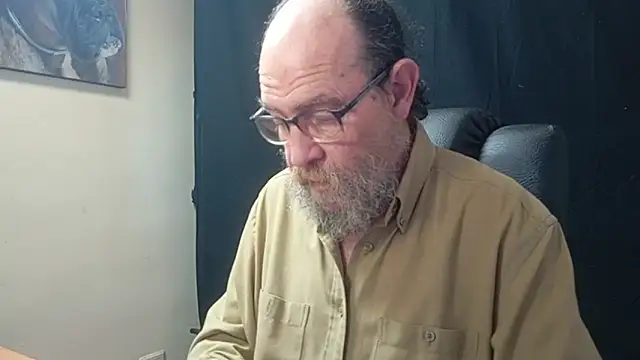 Snapshot of Uncle_Hottie chatting on April 13, 5:18 pm Uncle Hottie online show from April 13, 5:18 pm