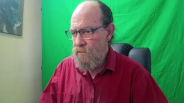 Snapshot of Uncle_Hottie chatting on April 14, 4:46 pm Uncle Hottie online show from April 14, 4:46 pm