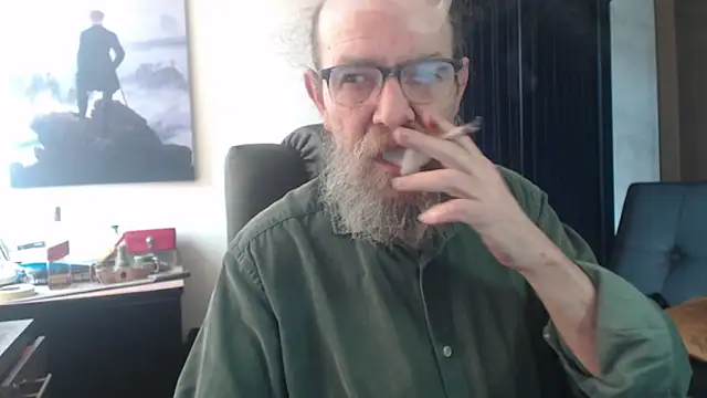 Snapshot of Uncle_Hottie chatting on June 27, 3:50 pm Uncle Hottie online show from June 27, 3:50 pm