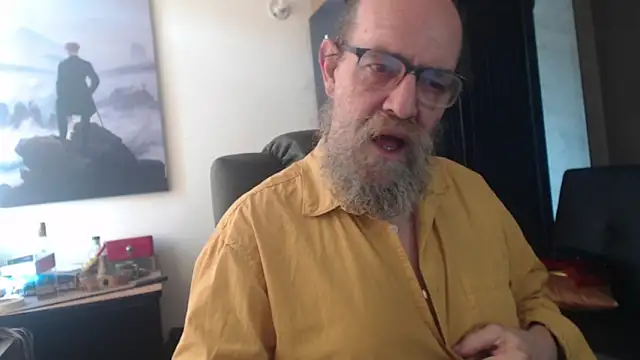 Snapshot of Uncle_Hottie chatting on July 1, 6:07 pm Uncle Hottie online show from July 1, 6:07 pm