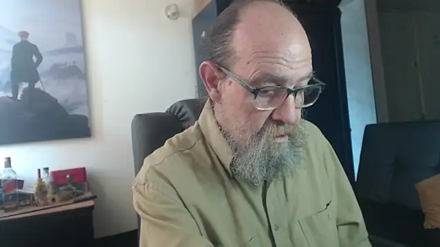 Snapshot of Uncle_Hottie chatting on July 13, 3:48 pm Uncle Hottie online show from July 13, 3:48 pm
