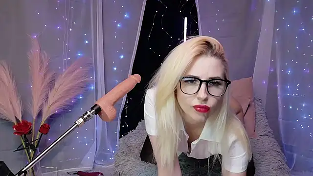 PetiteSweetFreak online show from March 13, 4:35 pm