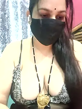 Snapshot of 01Roshani chatting on May 4, 7:43 pm 01Roshani online show from May 4, 7:43 pm