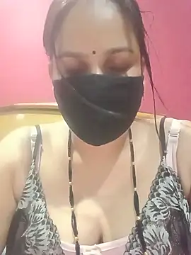 Snapshot of 01Roshani chatting on June 13, 10:35 am 01Roshani online show from June 13, 10:35 am